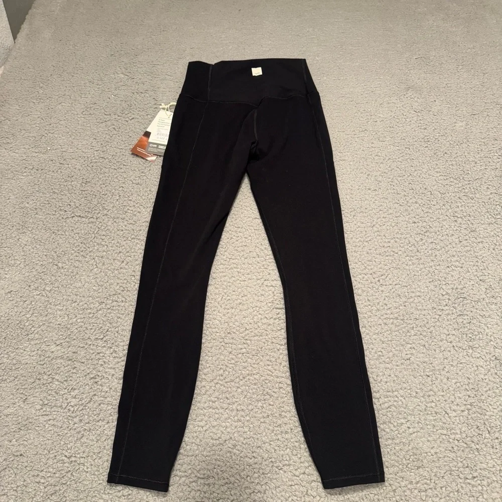 Vuori  Studio Pocket Legging Color Black Size XS VW466 - Picture 4 of 15